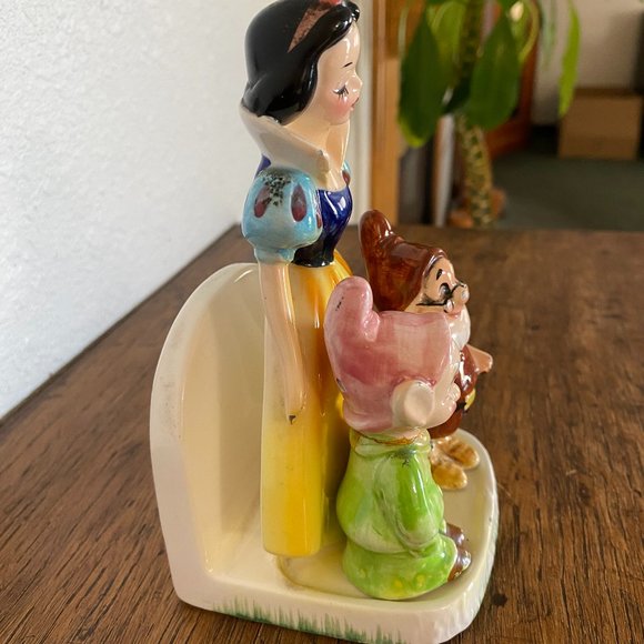 Vintage Snow White Napkin Holder With Doc and Happy Salt& Pepper Shakers - Picture 3 of 16